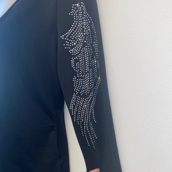 Black top with Rhinestone wings on sleeves Sz L - Picture 3 of 6